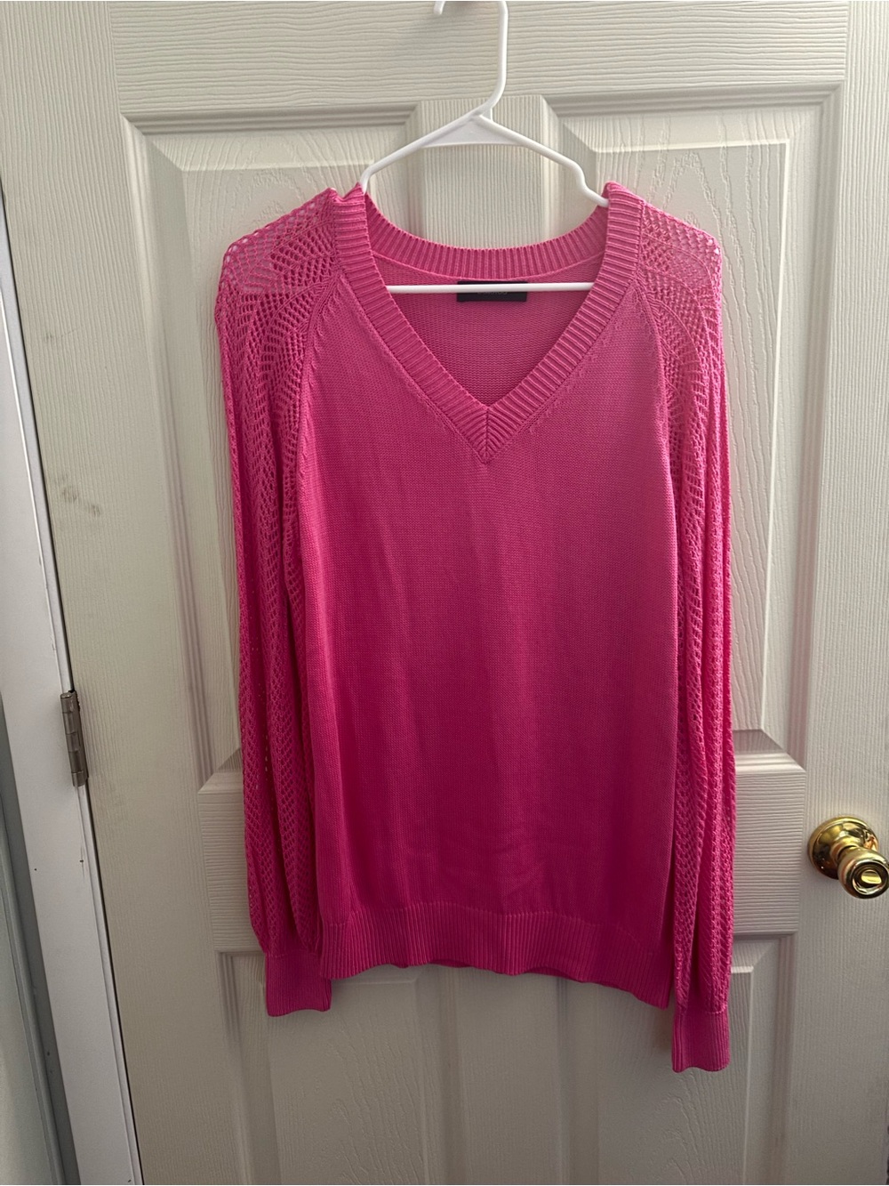 Women’s V-Neck Pink Knit Sweater with Cutout Sleeves L